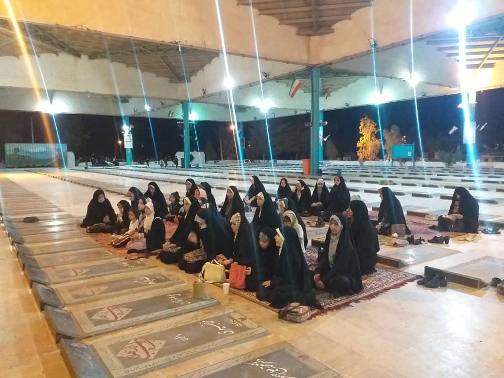 نوجوانان حافظ قرآن موسسه بوتراب علیه السلام با حضور درگلزار شهدا با شهیدان هم پیمان شدند.