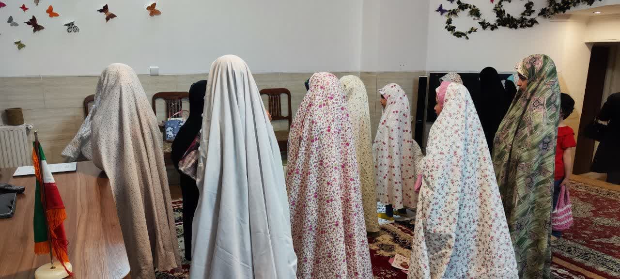 برگزاری نماز جماعت قرآن آموزان