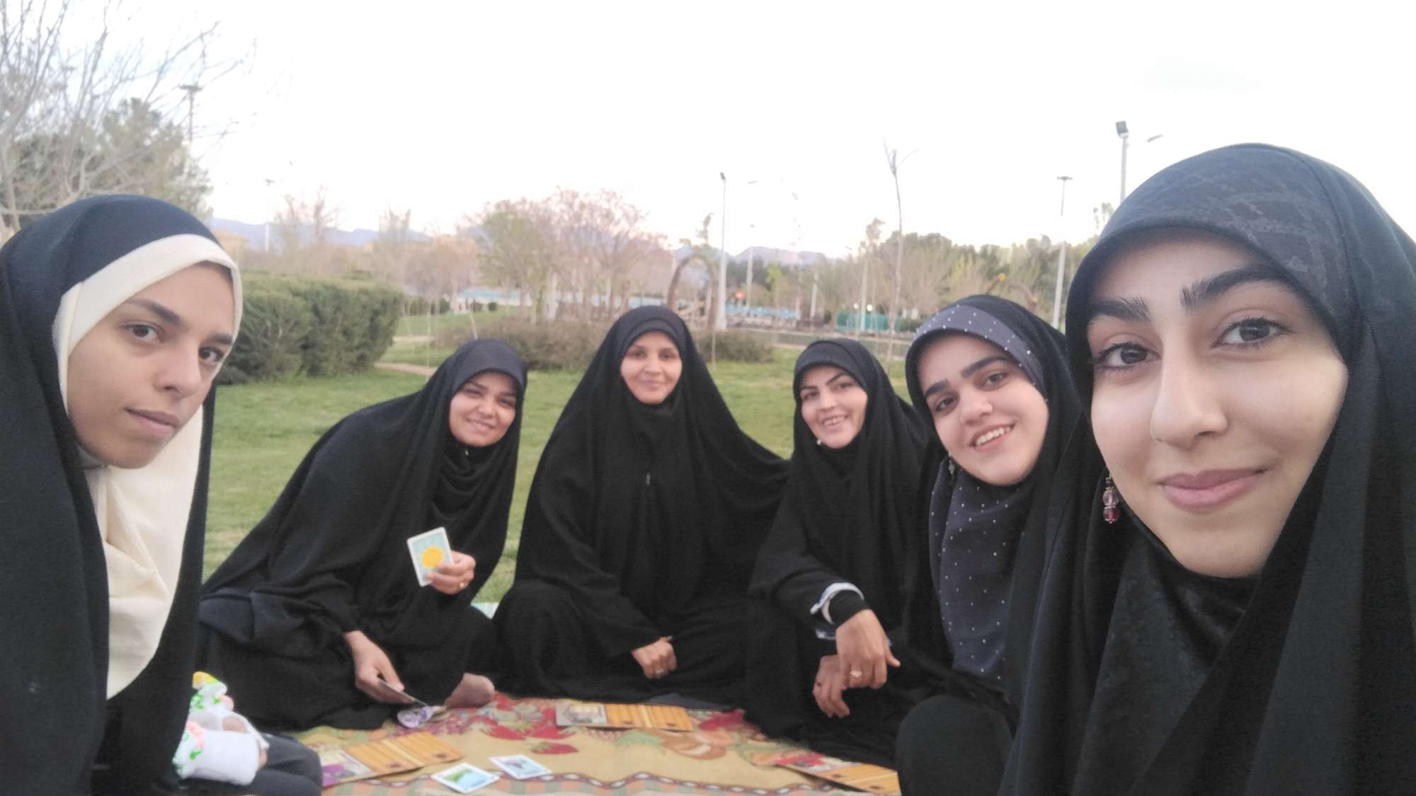 دورهمی صمیمانه مربیان به صرف افطار