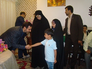 حضورمدیرصداوسیمااستان وتجلیل ازخانواده شهیدمحرابی